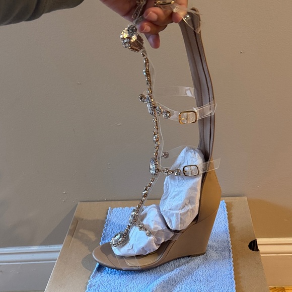 Yulanda Jeweled Gladiator Wedge Women's Sandals - Picture 6 of 8